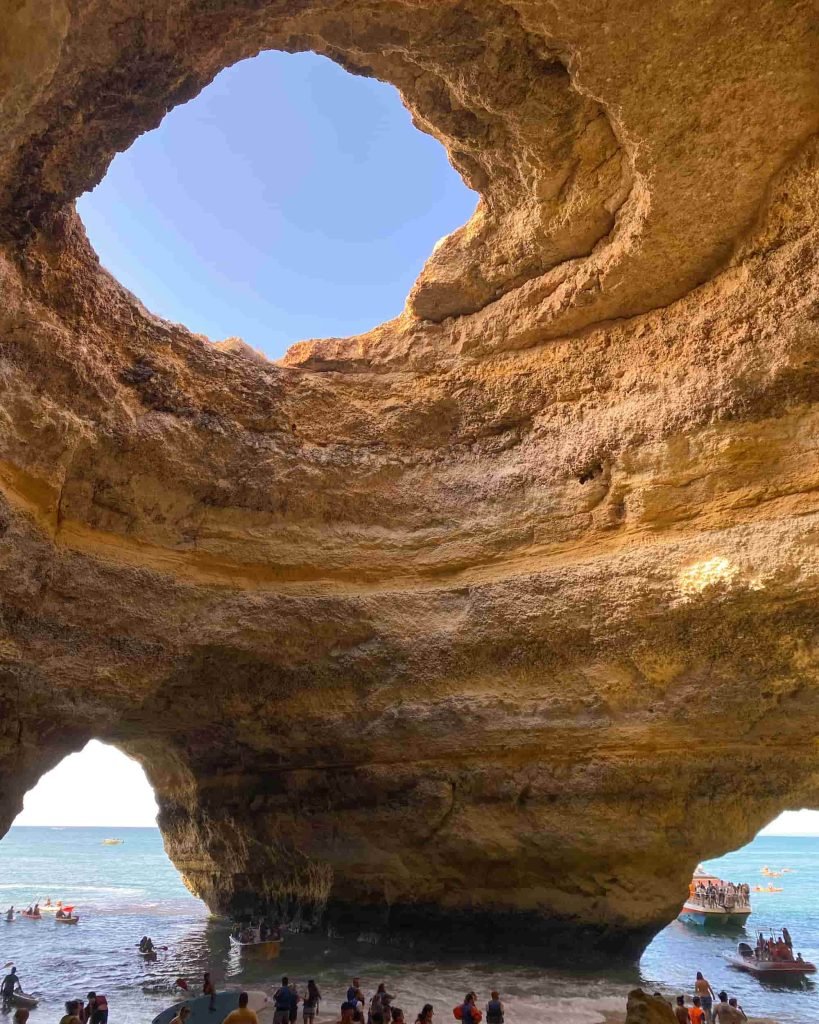 grotta di Benagil da dentro, algarve