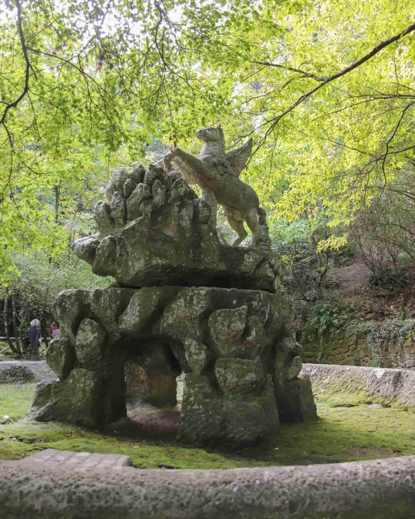 Statue di creature mitologiche, Parco dei Mostri nel Lazio