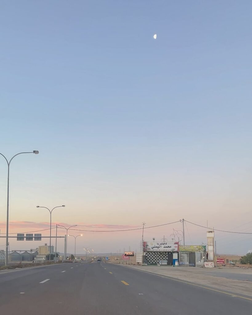 strada lungo la desert highway in Giordania
