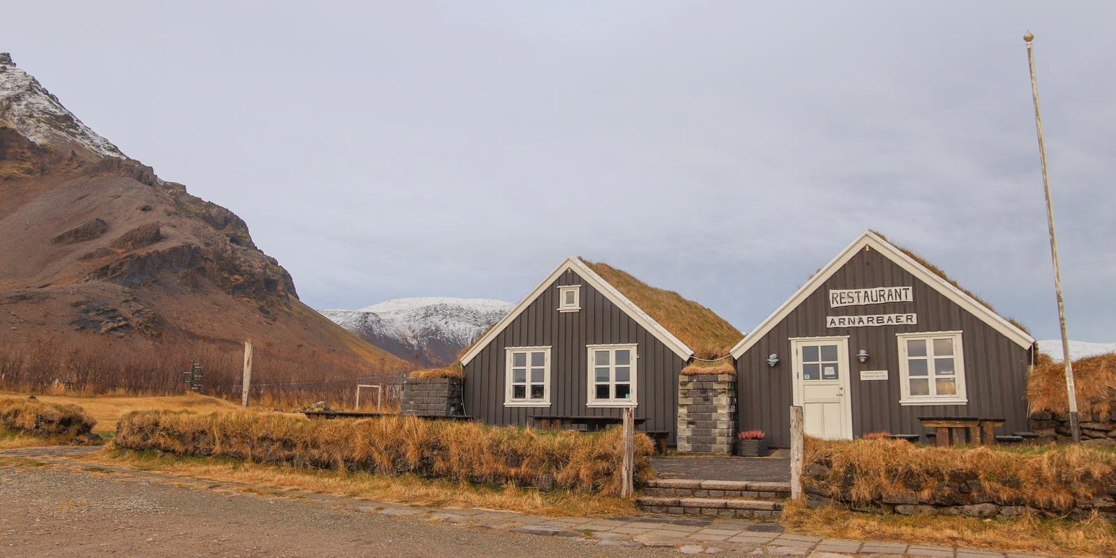 casette con tetto di paglia in Islanda