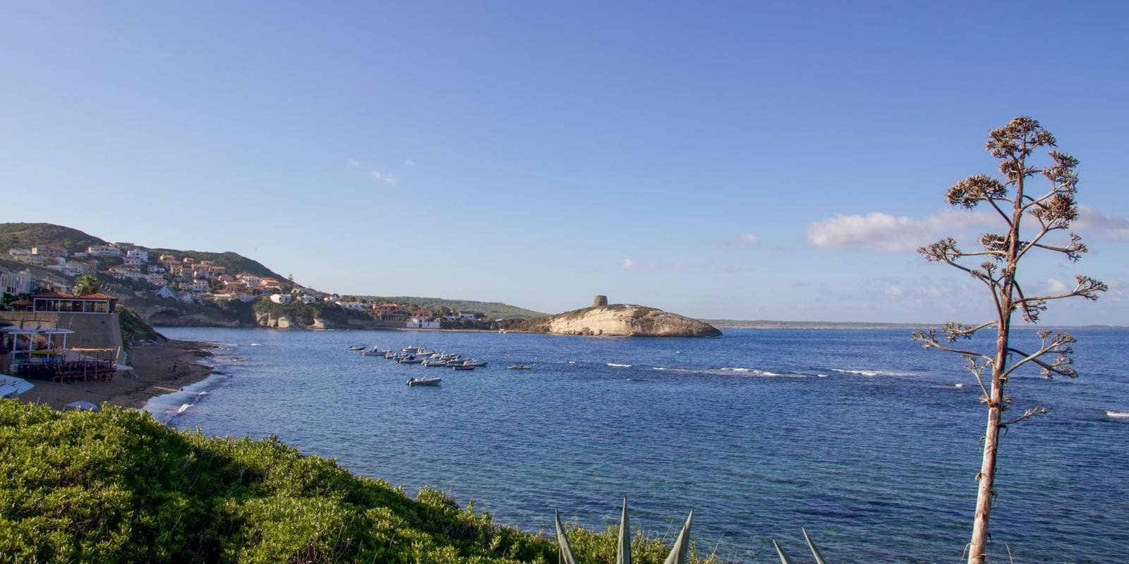 il panorama sulla torre di S'Archittu, in Sardegna