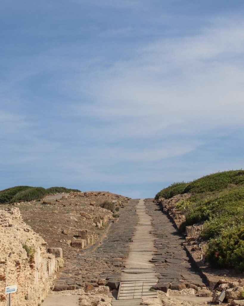 La strada maggiore che collegava la città, Sardegna