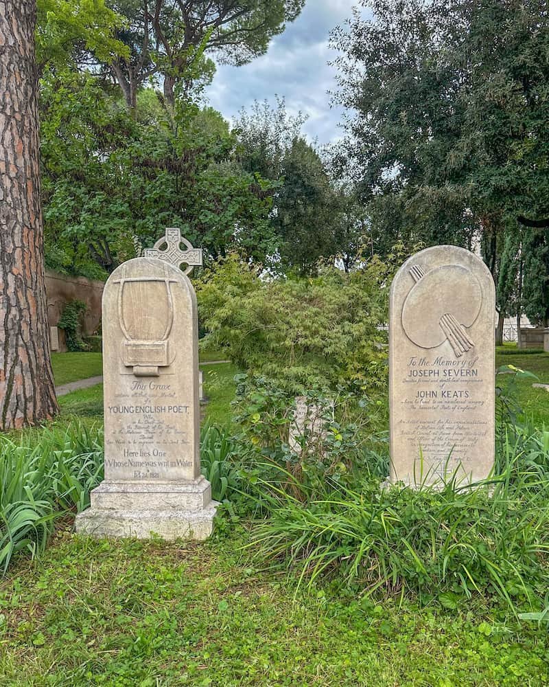 luoghi misteriosi di Roma, Cimitero Acattolico monumentale di Roma