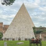 Piramide Cestia di Roma, vista dal Cimitero Acattolico