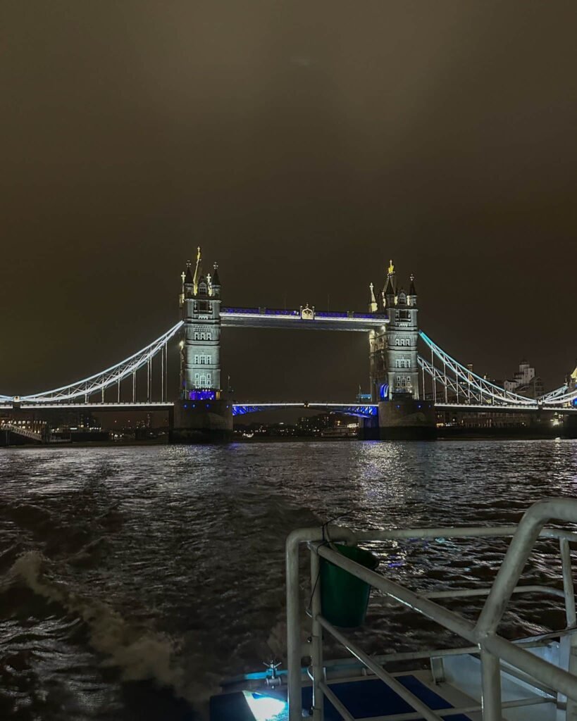 Tower Bridge, vista da Uber Boat di Londra